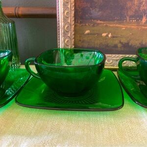 VTG Anchor Hocking Emerald Green glass Cup and Saucer set of 4 ‘Charm’ Pattern